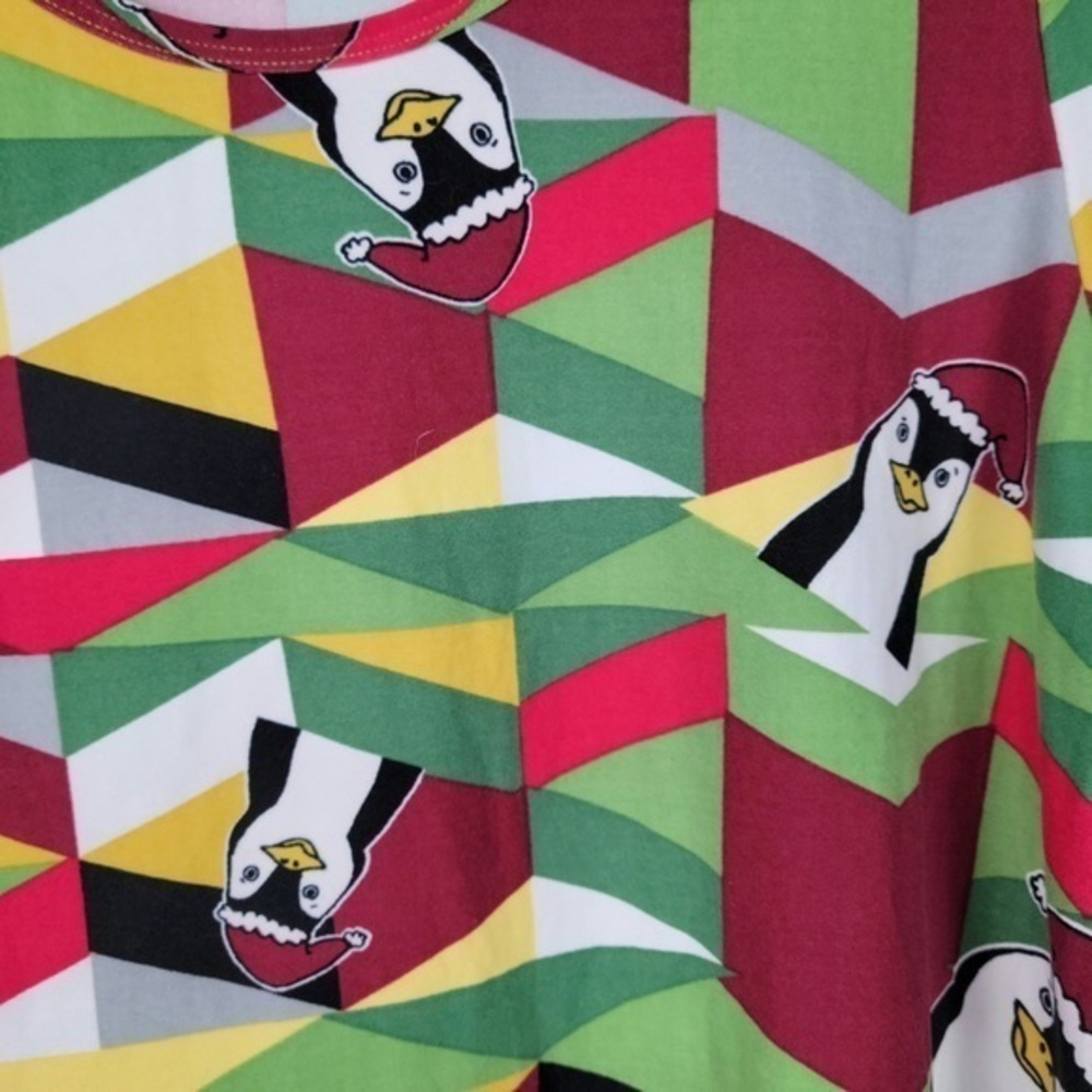 LulaRoe Women’s‎ Classic T, Christmas penguins, NWT - Picture 4 of 9